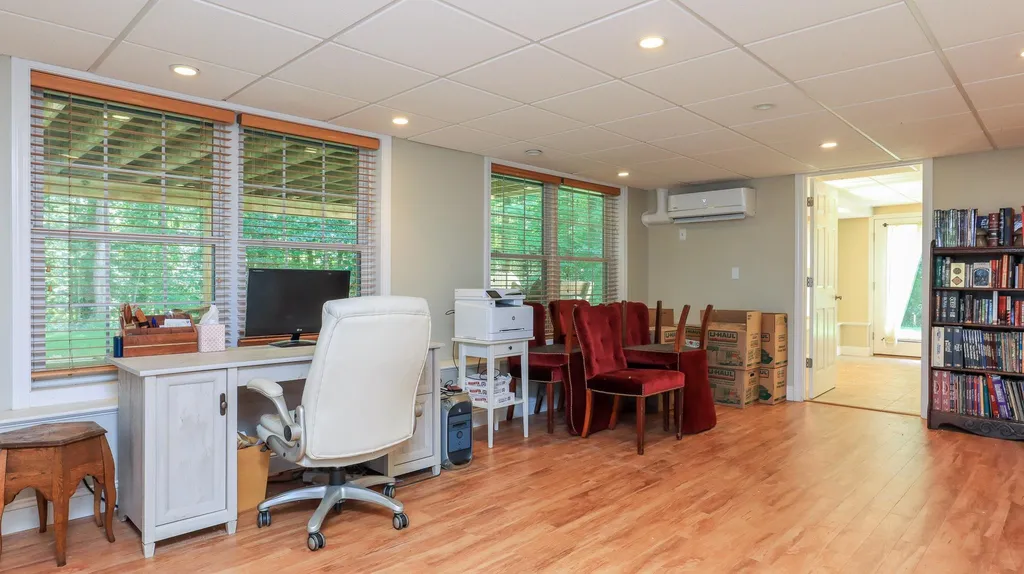 8 Mccurdy Road New Boston NH 03070