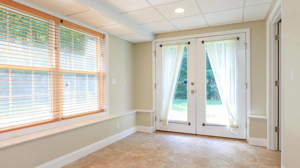 8 Mccurdy Road New Boston NH 03070