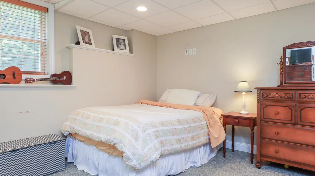 8 Mccurdy Road New Boston NH 03070