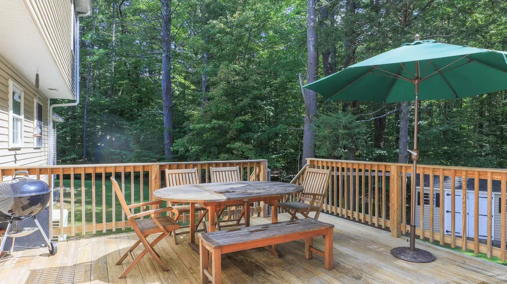 8 Mccurdy Road New Boston NH 03070