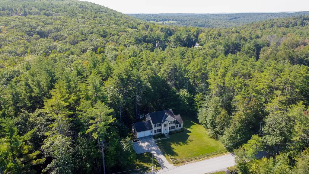8 Mccurdy Road New Boston NH 03070