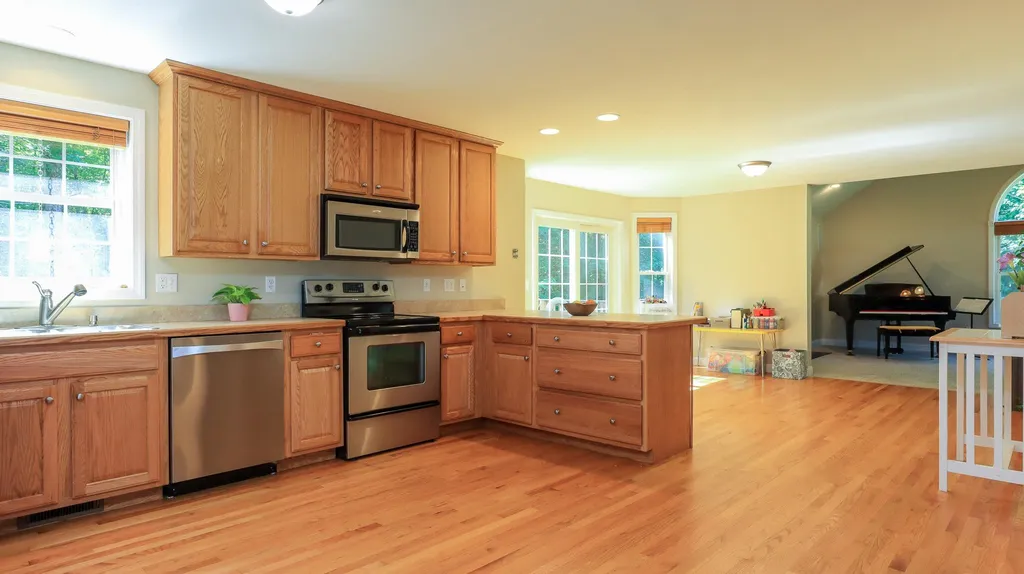 8 Mccurdy Road New Boston NH 03070