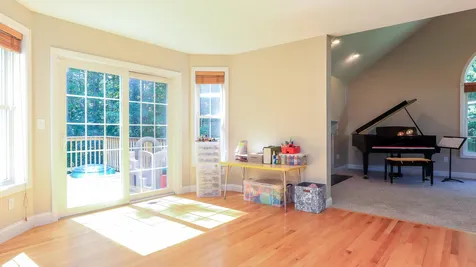 8 Mccurdy Road New Boston NH 03070