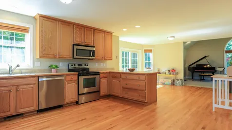 8 Mccurdy Road New Boston NH 03070
