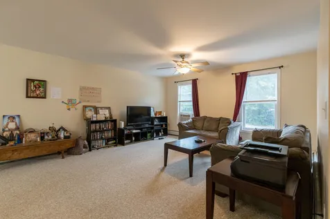 18 Mohawk Drive Londonderry NH 03053