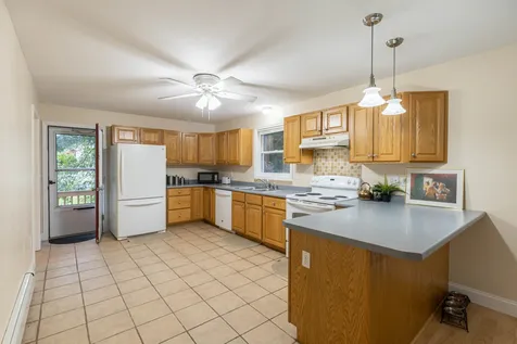 18 Mohawk Drive Londonderry NH 03053