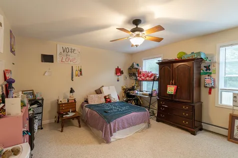 18 Mohawk Drive Londonderry NH 03053