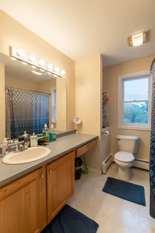 18 Mohawk Drive Londonderry NH 03053