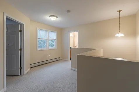 18 Mohawk Drive Londonderry NH 03053