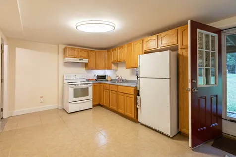 18 Mohawk Drive Londonderry NH 03053