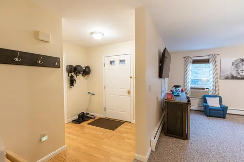 18 Mohawk Drive Londonderry NH 03053