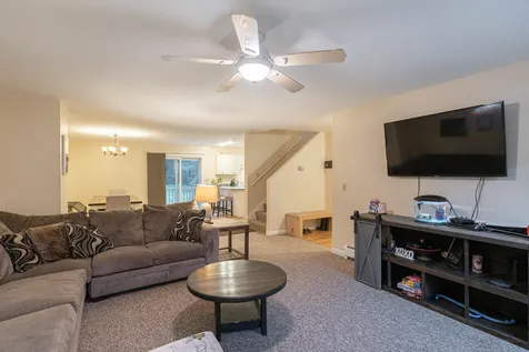 18 Mohawk Drive Londonderry NH 03053