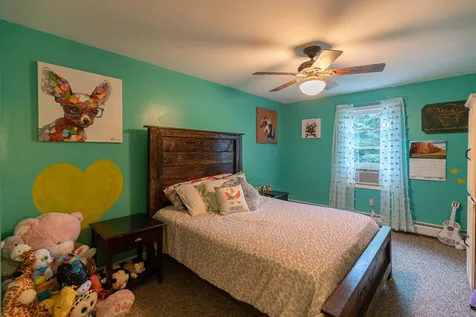 18 Mohawk Drive Londonderry NH 03053