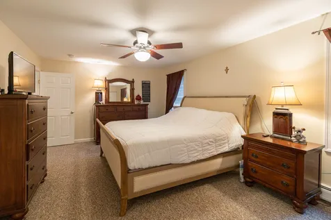 18 Mohawk Drive Londonderry NH 03053