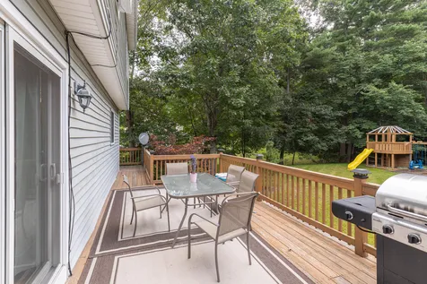 18 Mohawk Drive Londonderry NH 03053