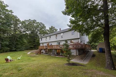 18 Mohawk Drive Londonderry NH 03053