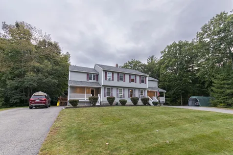 18 Mohawk Drive Londonderry NH 03053