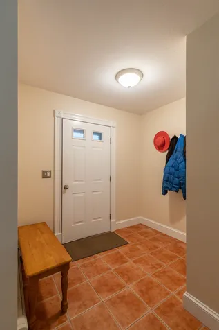 18 Mohawk Drive Londonderry NH 03053