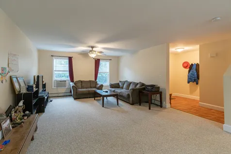 18 Mohawk Drive Londonderry NH 03053