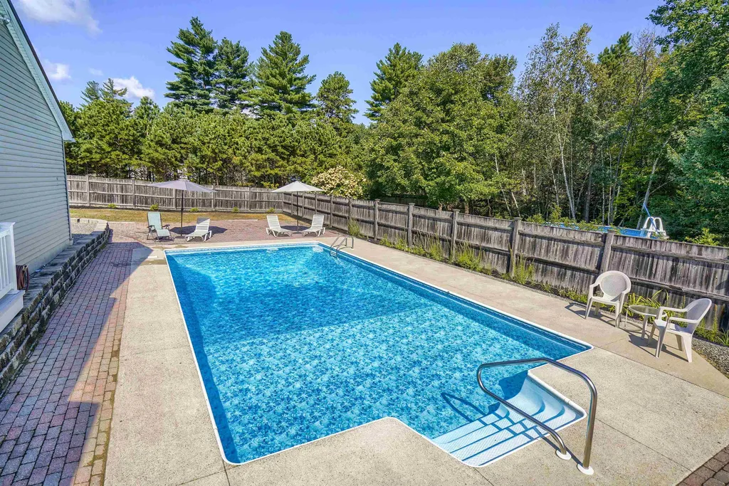 66 Stillwater Circle Rochester NH 03839
