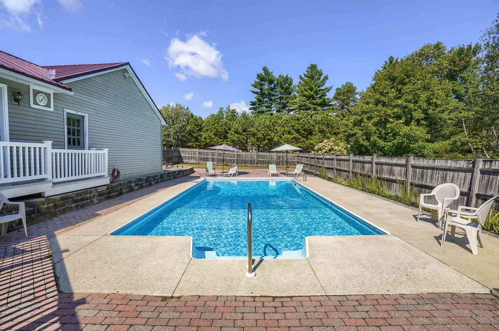 66 Stillwater Circle Rochester NH 03839
