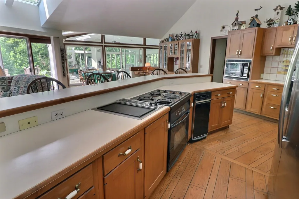 106 Meadowbrook Road New London NH 03257