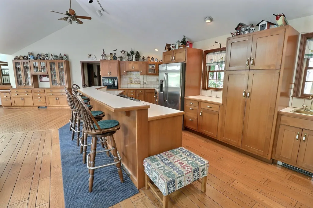 106 Meadowbrook Road New London NH 03257