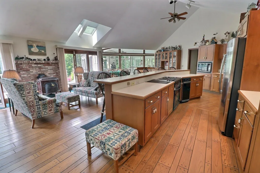 106 Meadowbrook Road New London NH 03257