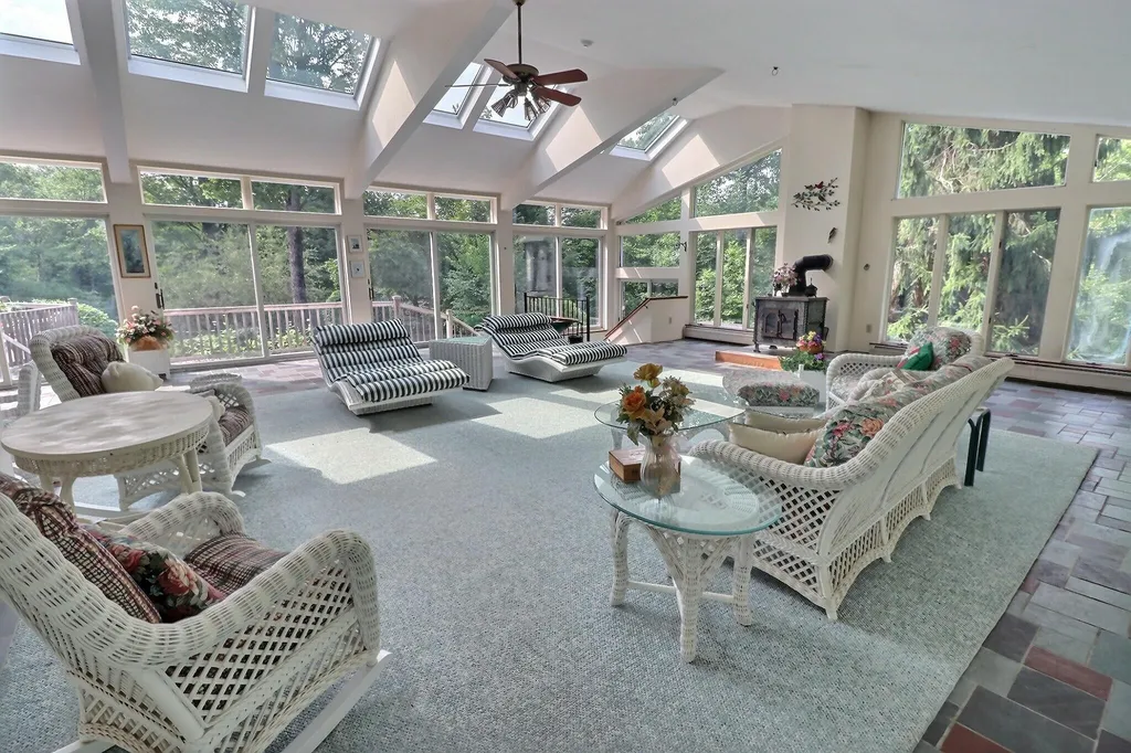 106 Meadowbrook Road New London NH 03257