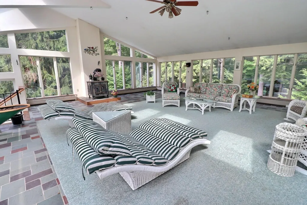 106 Meadowbrook Road New London NH 03257