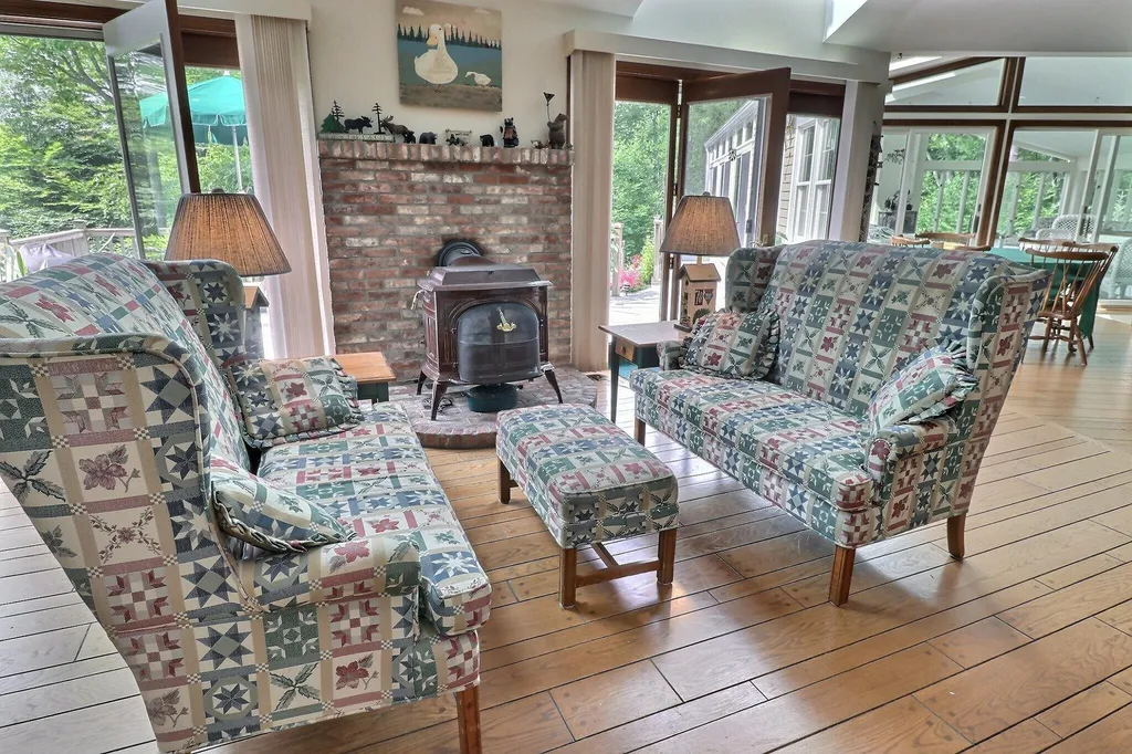 106 Meadowbrook Road New London NH 03257