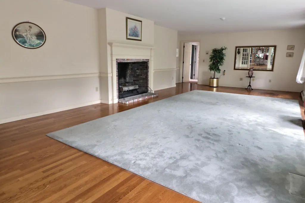106 Meadowbrook Road New London NH 03257