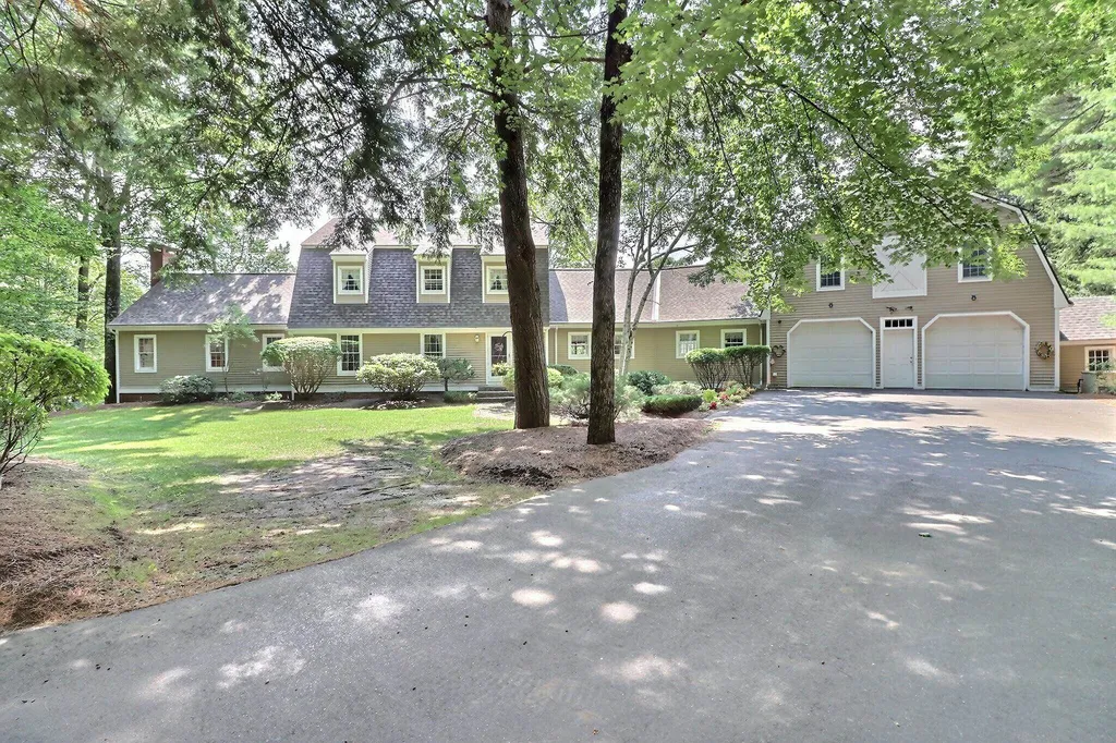106 Meadowbrook Road New London NH 03257