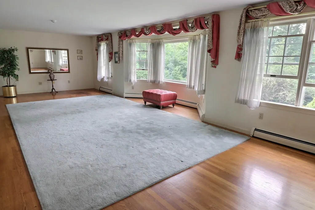 106 Meadowbrook Road New London NH 03257