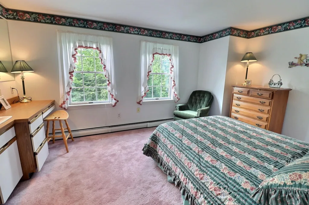106 Meadowbrook Road New London NH 03257