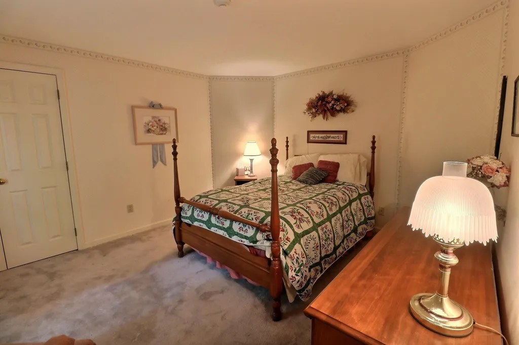 106 Meadowbrook Road New London NH 03257
