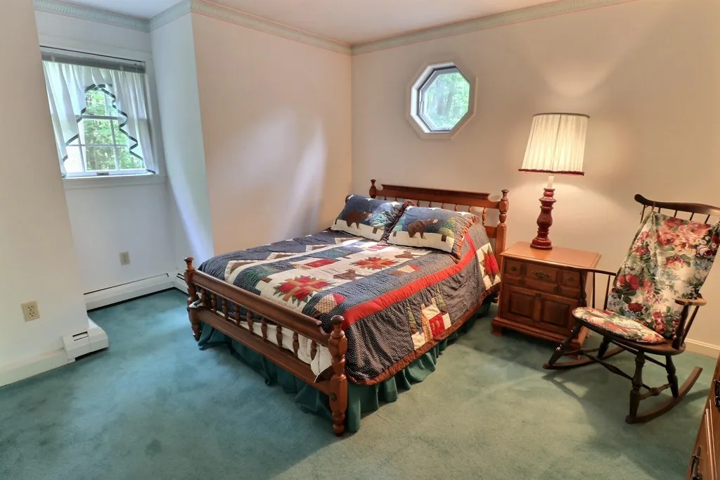 106 Meadowbrook Road New London NH 03257