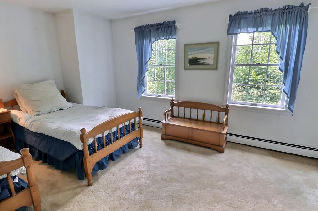106 Meadowbrook Road New London NH 03257