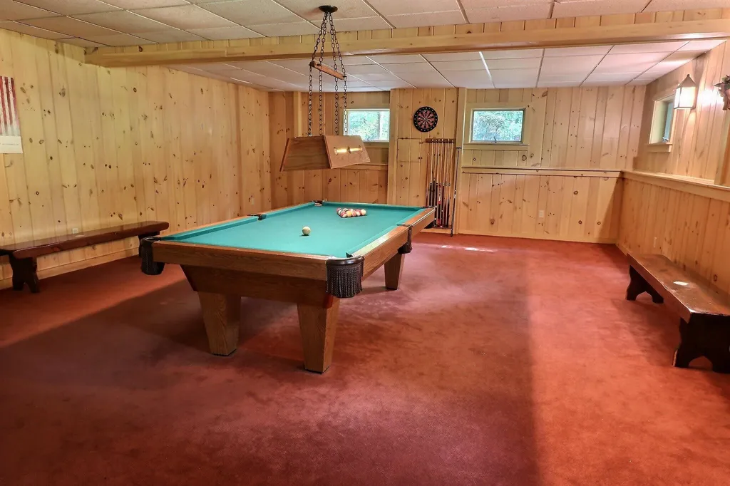 106 Meadowbrook Road New London NH 03257