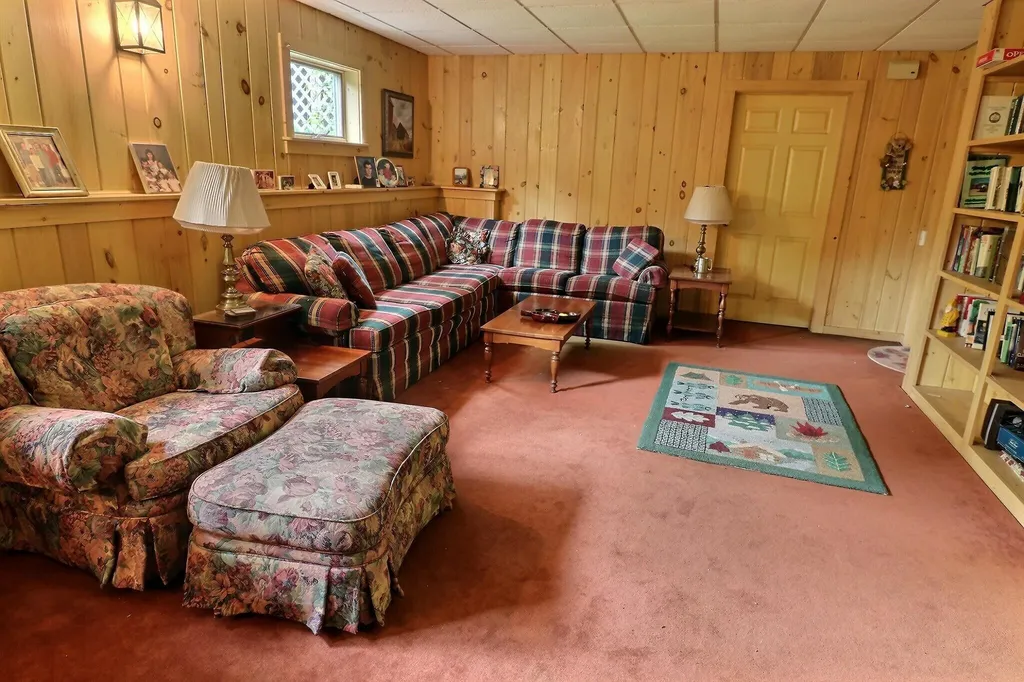 106 Meadowbrook Road New London NH 03257