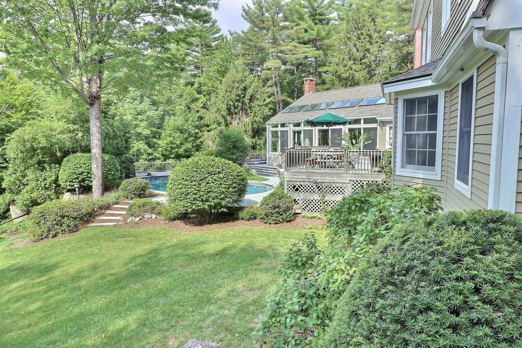 106 Meadowbrook Road New London NH 03257
