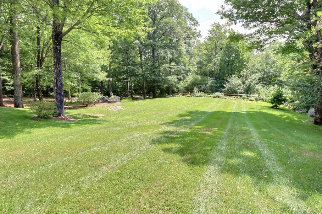 106 Meadowbrook Road New London NH 03257