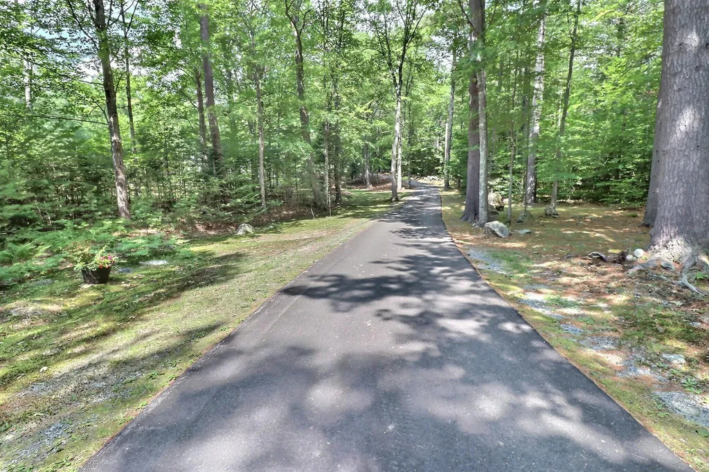 106 Meadowbrook Road New London NH 03257