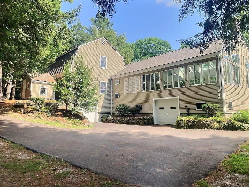106 Meadowbrook Road New London NH 03257