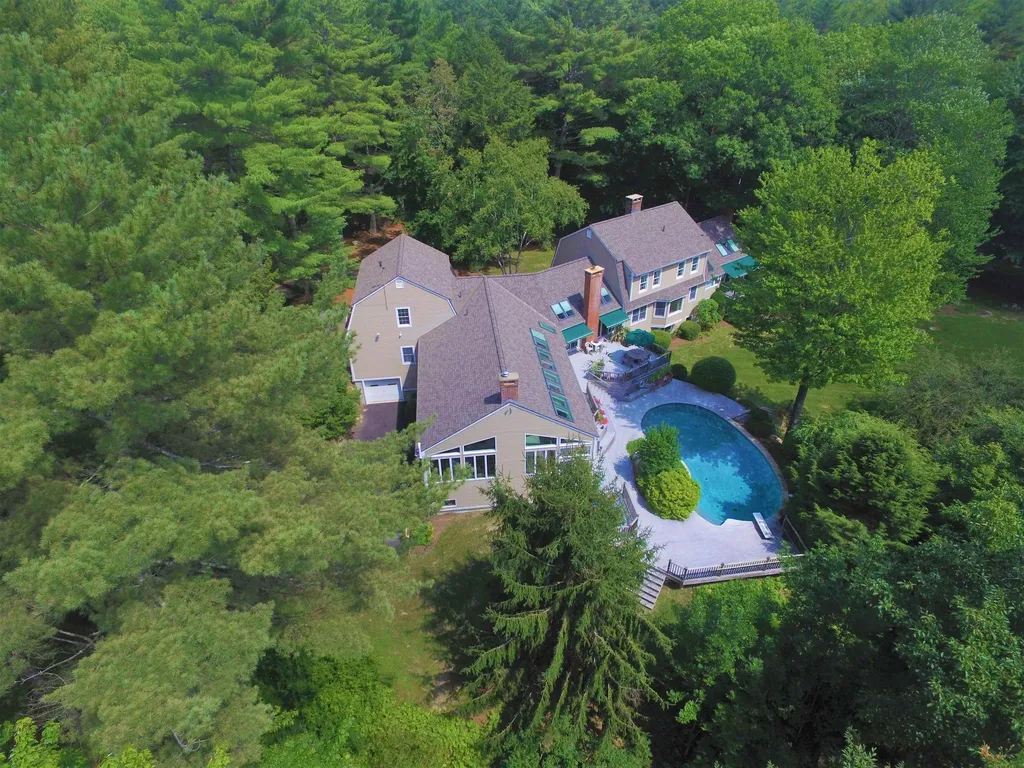 106 Meadowbrook Road New London NH 03257