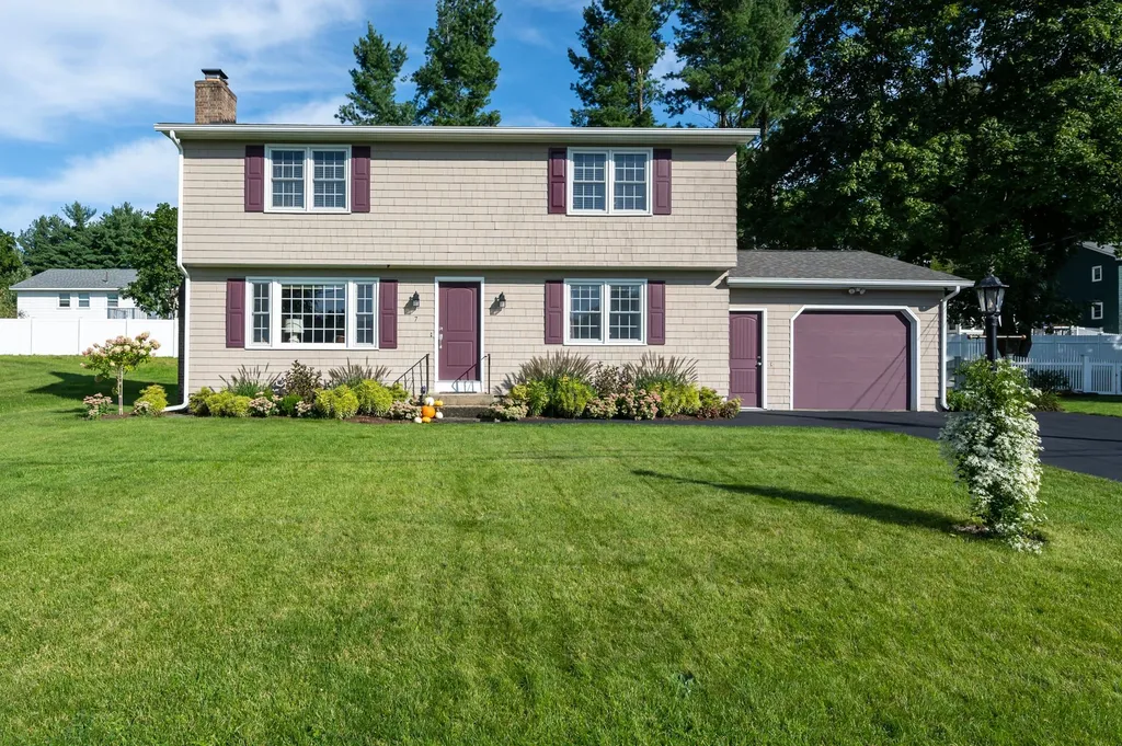 7 Hopi Drive Nashua NH 03063