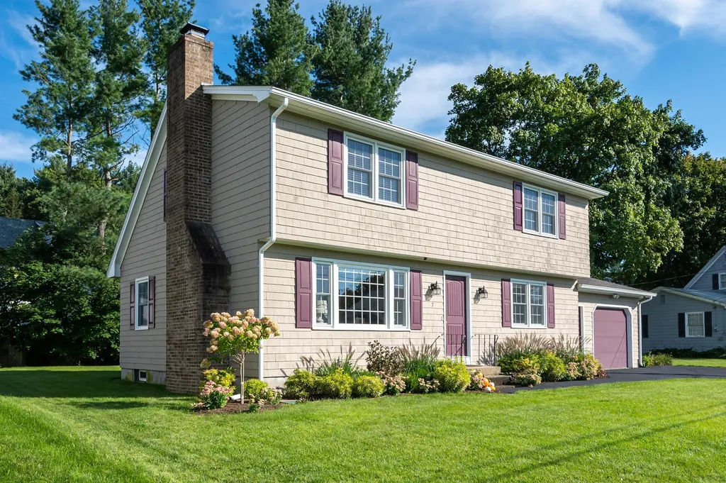 7 Hopi Drive Nashua NH 03063