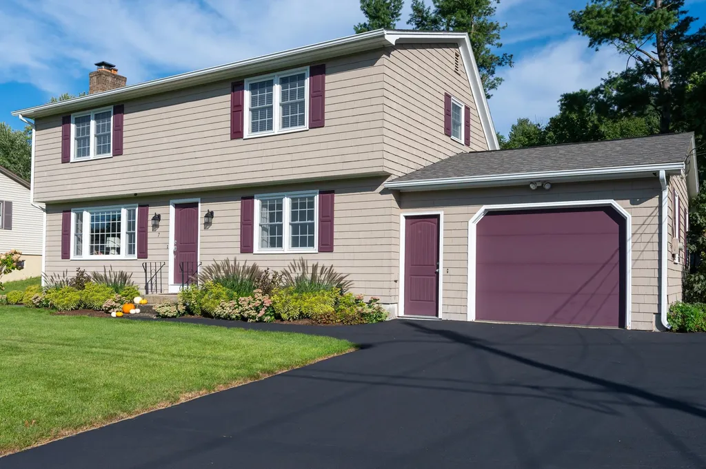 7 Hopi Drive Nashua NH 03063