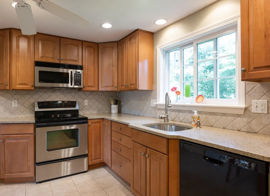 7 Hopi Drive Nashua NH 03063