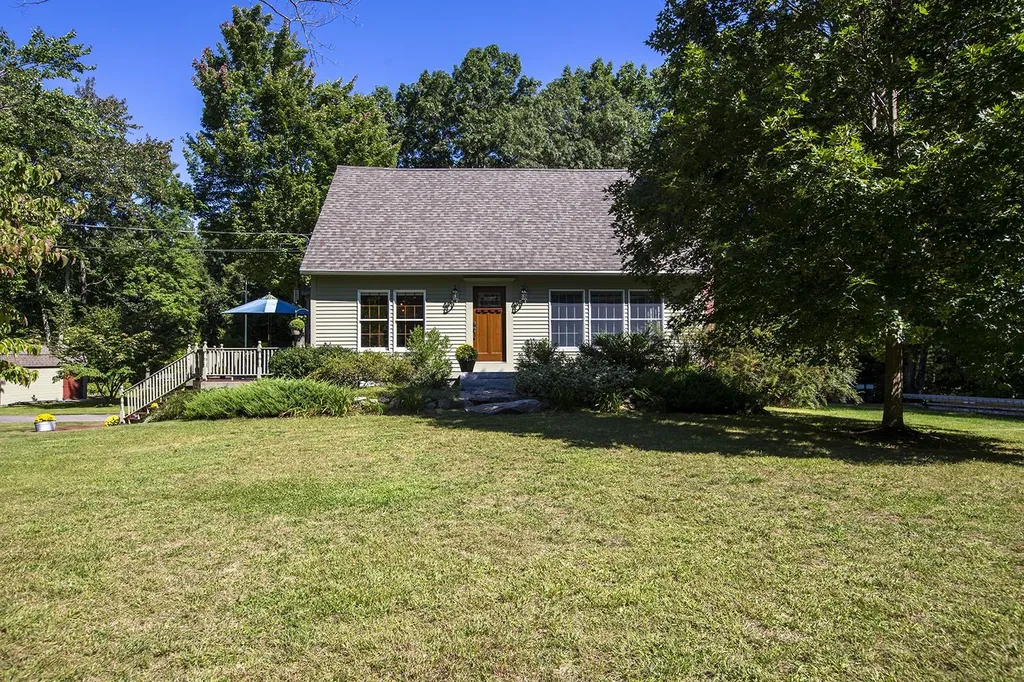 10 Dolores Avenue Derry NH 03038